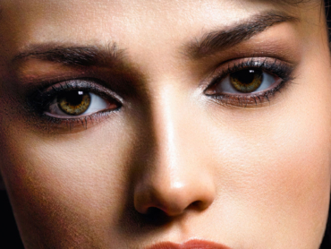 hooded eyes